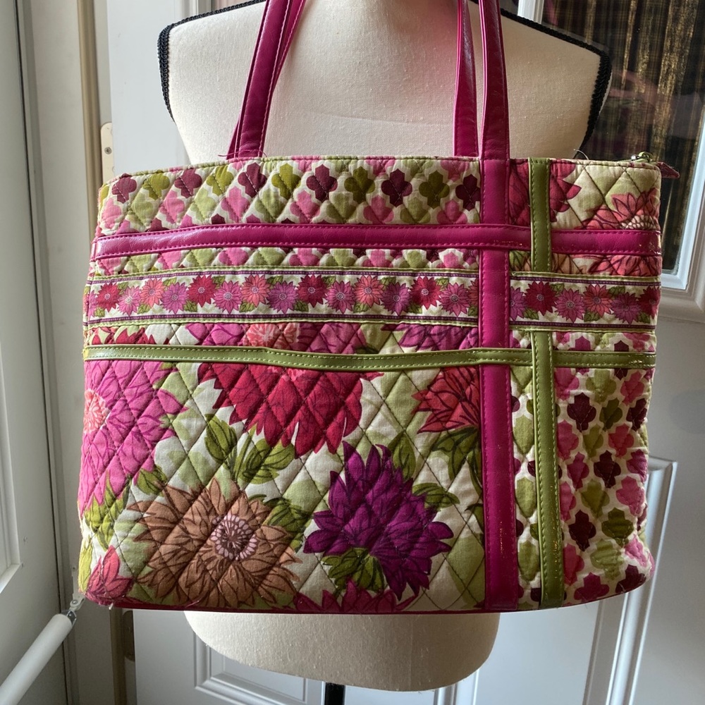 Vera Bradley tote in Hello Dahlia